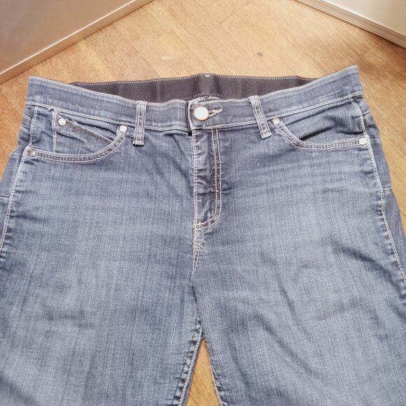 Wrangler 11/12 x36 Womans Strait Leg Blue Jeans Country Classic - Picture 10 of 11